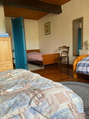 Chambre relais étape sentier Cathare ferme de Marithé